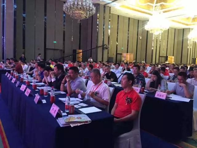 热衷于火锅文化事业的名人、专家